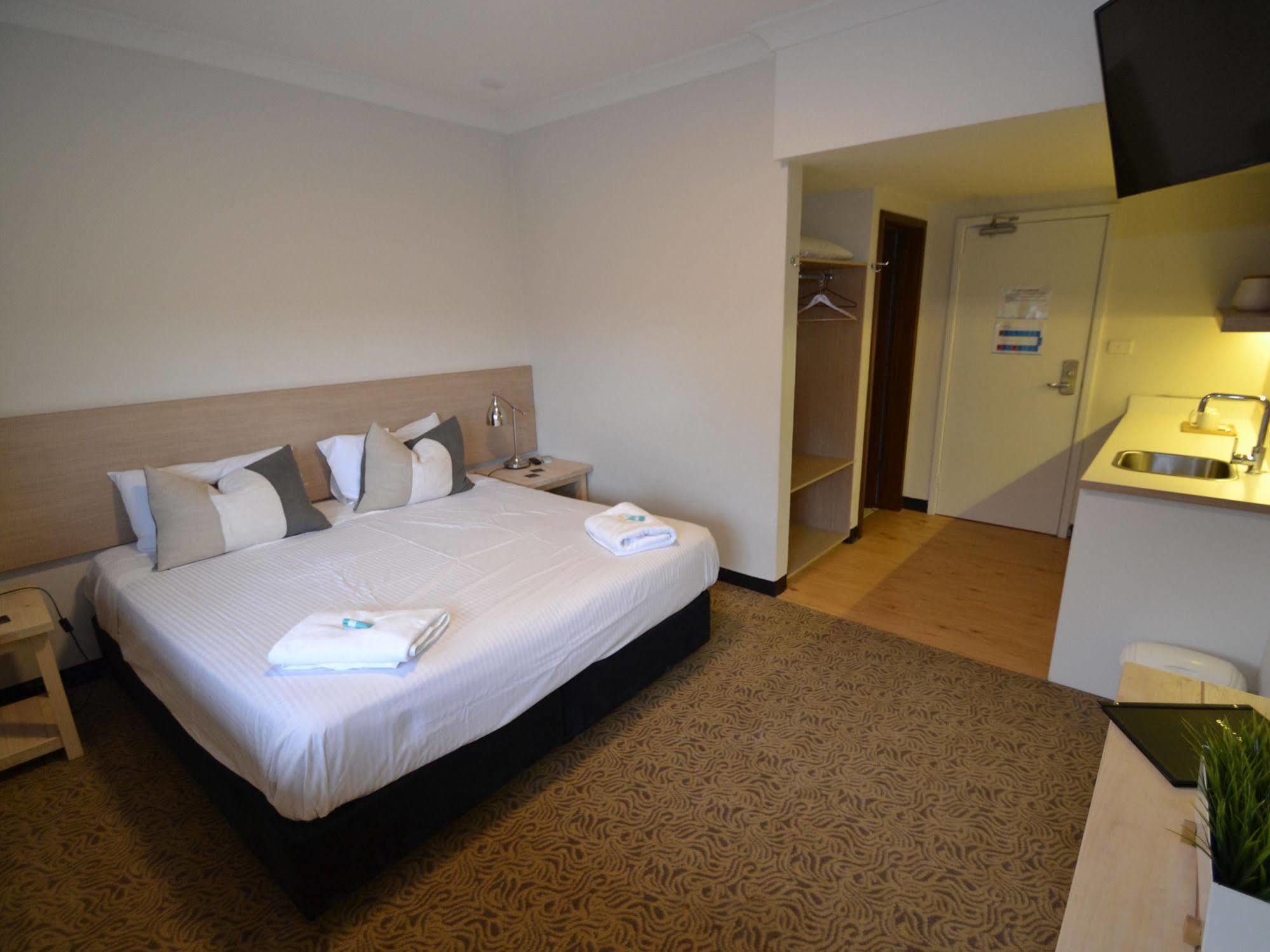 Crossroads Hotel Ливърпул Екстериор снимка