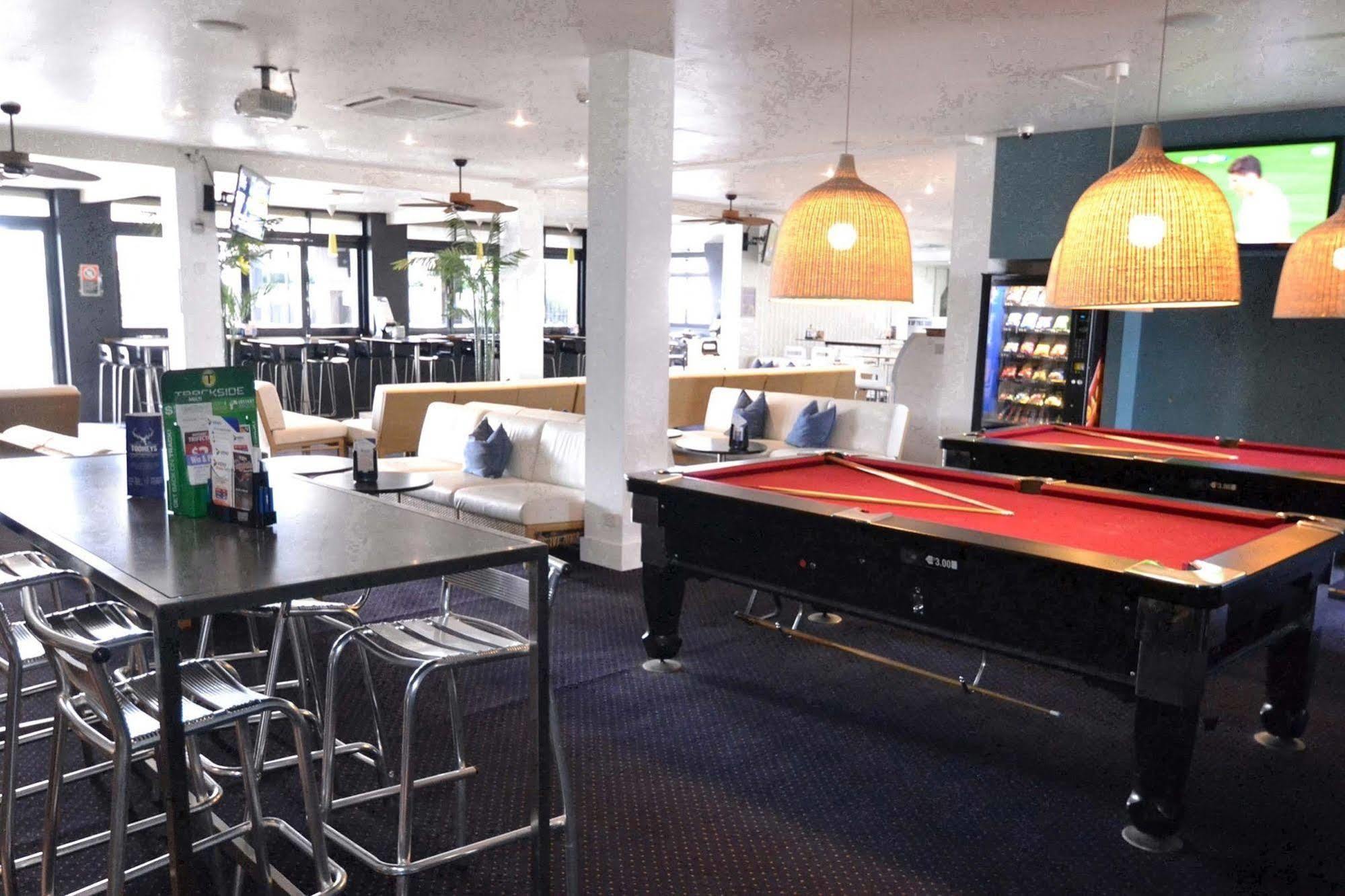 Crossroads Hotel Ливърпул Екстериор снимка