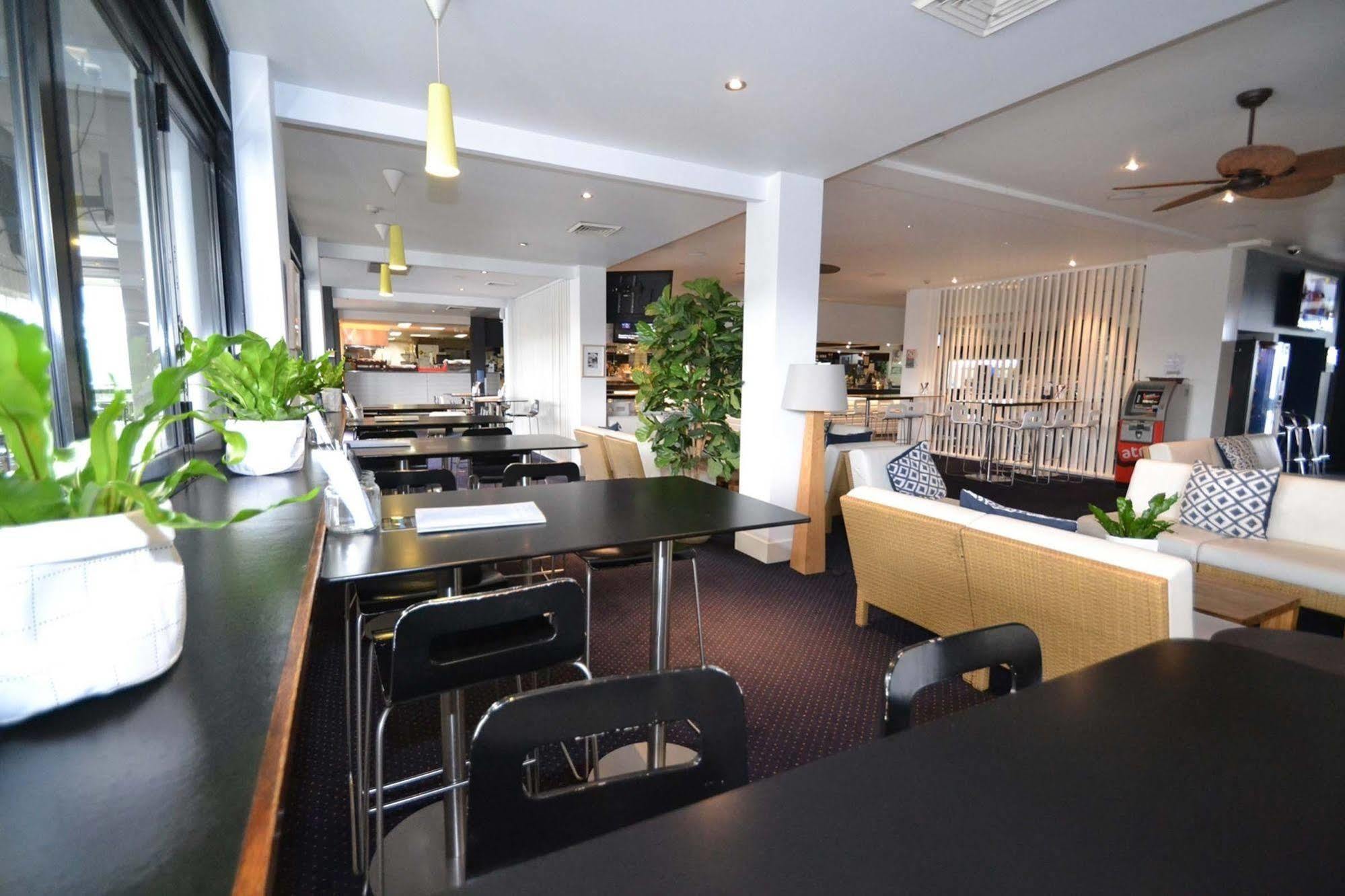 Crossroads Hotel Ливърпул Екстериор снимка
